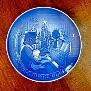 Bing & Grøndahl “Christmas at Home” 1971 Christmas Plate